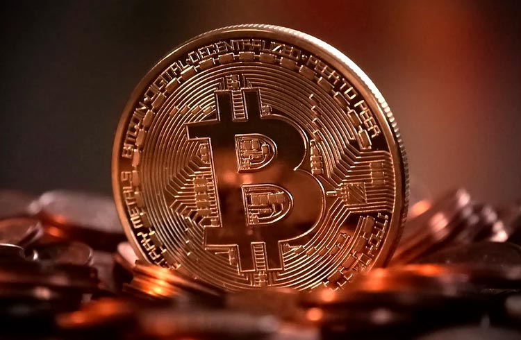 Bitcoin exibe leve queda e mercado segue sua correção