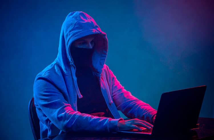 Protocolo DeFi da Solana é atacado e hackers roubam R$ 48 milhões