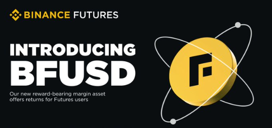 A imagem apresenta um anúncio da Binance Futures sobre o lançamento do BFUSD, um novo ativo de margem que oferece recompensas aos usuários de futuros. O fundo é preto, destacando o logotipo da Binance no canto superior esquerdo. O texto em destaque, "INTRODUCING BFUSD", é apresentado em letras grandes e brancas, seguido pela descrição "Our new reward-bearing margin asset offers returns for Futures users" em letras menores. O BFUSD é representado por um ícone circular amarelo com um símbolo estilizado no centro, cercado por linhas que evocam um gráfico ou órbita, sugerindo dinamismo e inovação no mercado de criptomoedas.