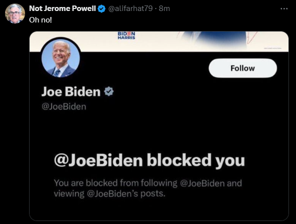 A imagem apresenta um tuíte da conta "Not Jerome Powell", que expressa surpresa com a frase "Oh no!". Abaixo, é exibida uma notificação do Twitter informando que o usuário @JoeBiden bloqueou o perfil. A notificação destaca que o usuário está bloqueado de seguir e ver os posts de Joe Biden. A conta apresenta uma foto de Biden, com um pequeno selo azul indicando que se trata de um perfil verificado. O fundo tem elementos sutis, como cores que remetem à campanha "Biden-Harris".